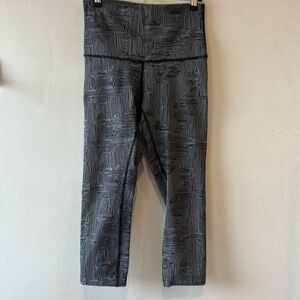 Lululemon Black/White Leggings 4